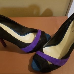 Guess high heel shoe